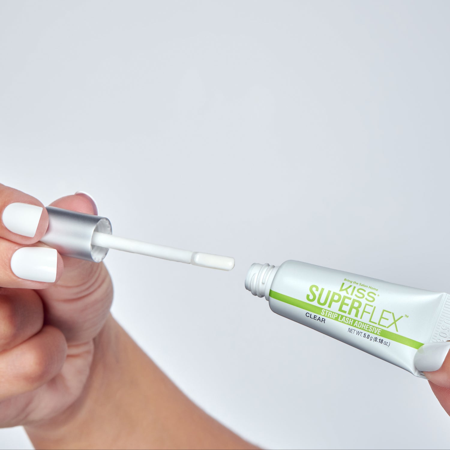 KISS SuperFlex latexové lepidlo na pásikové riasy, s aplikátorom, priehľadné, 5 g (0,18 oz.)